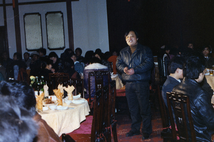1992年底，张毓强在年夜饭上宣布进军桐乡